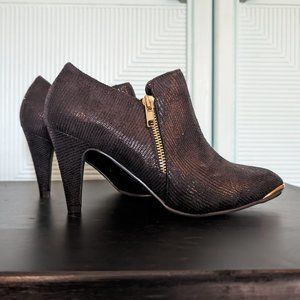 Bellini Black & Gold Stiletto Ankle Bootie Sz 7